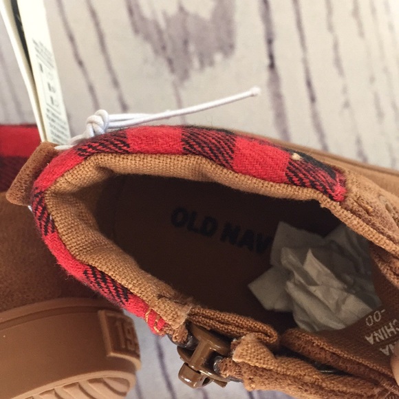 Old Navy Chukka boots and cap - Picture 4 of 11